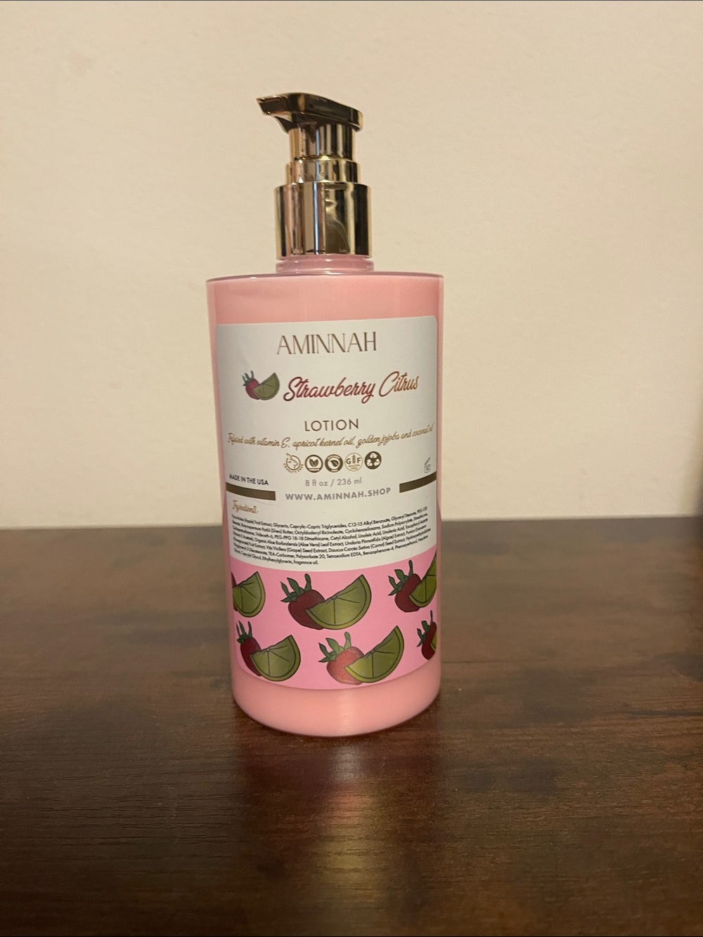 AMINNAH Strawberry Citrus Hydrating Lotion - Pink